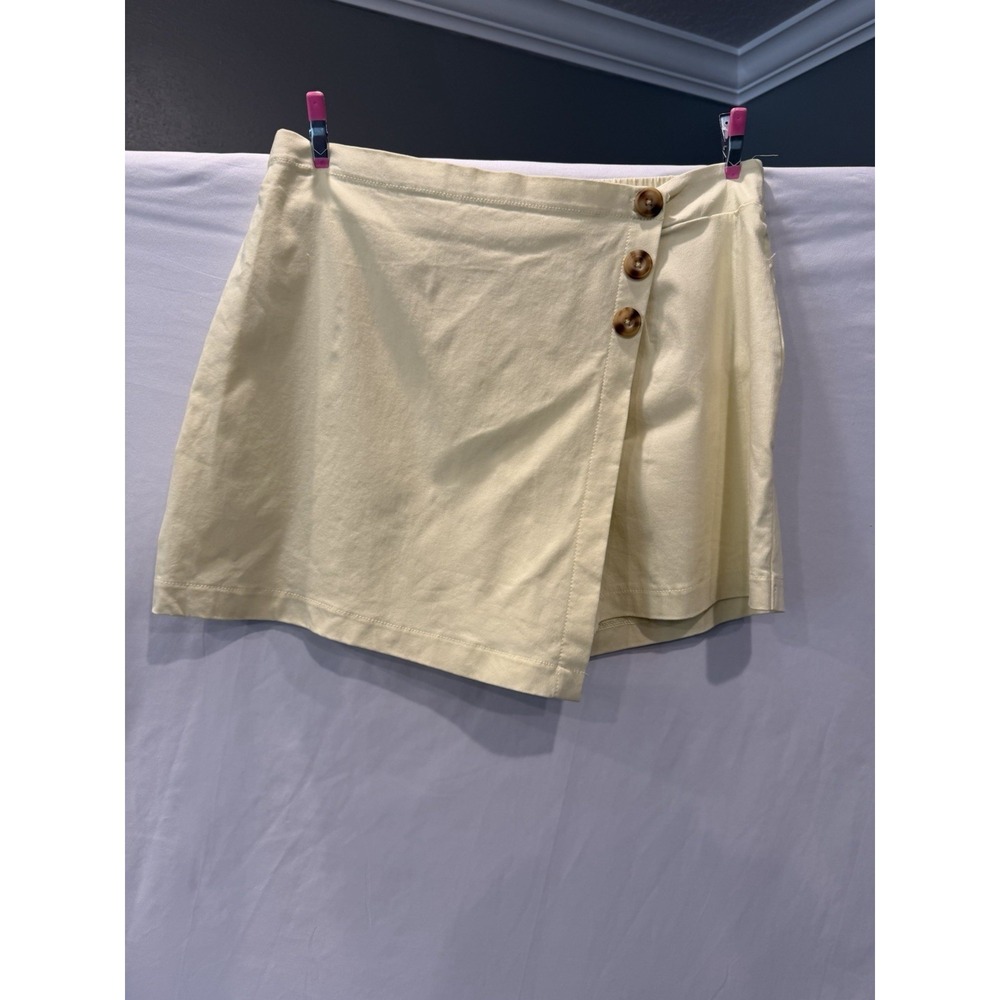 Bettina Star Light Yellow Skort Button Front Wrap Mini Skirt Shorts Pastel Med